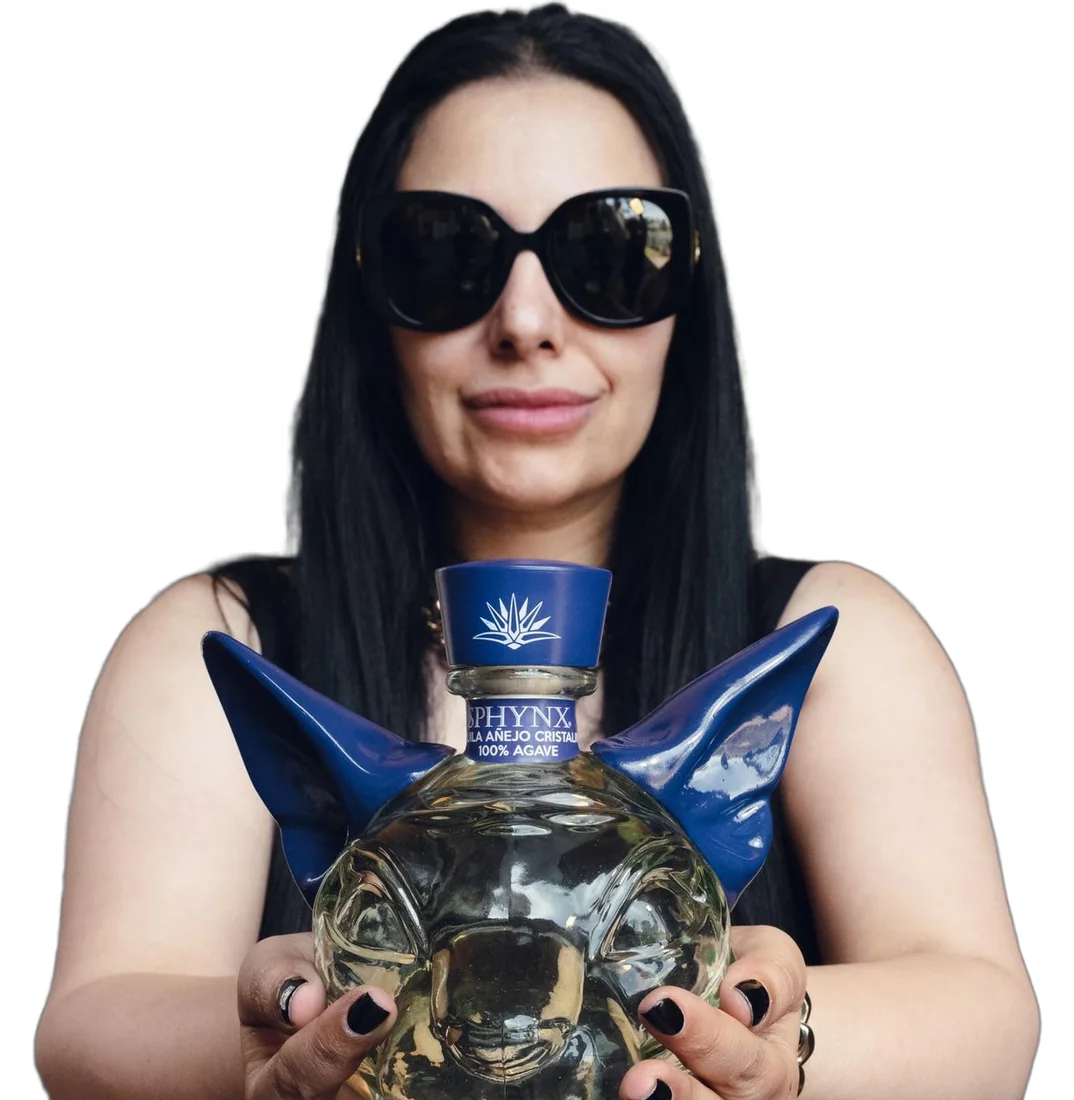 Sukhvinder Javeed in big black sunglasses, holding the SPHYNX Cristalino decanter
